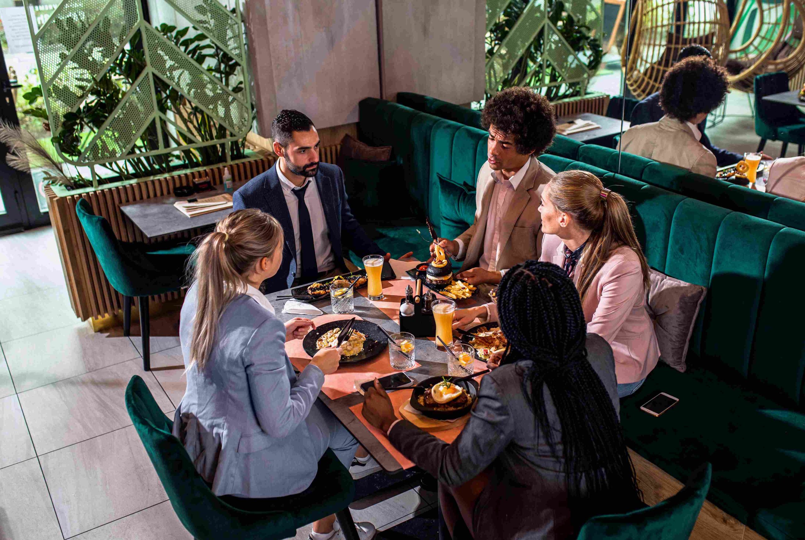5 Mistakes Professionals Should Avoid At A Business Dinner Dubai